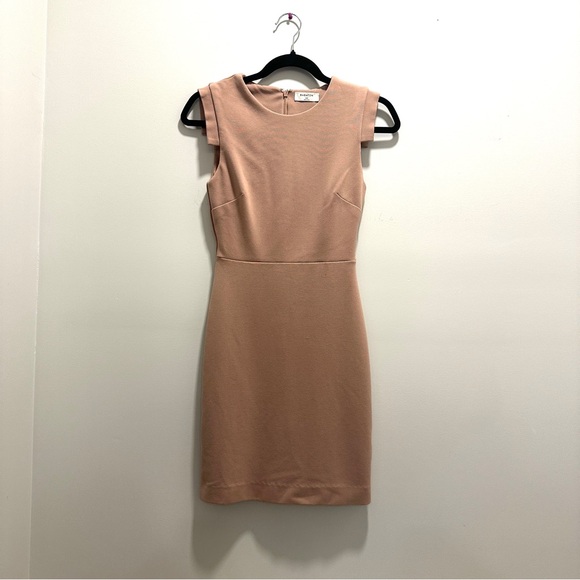 Aritzia Babaton Peach/Nude/Salmon-coloured Dress Size 00 - Picture 1 of 5